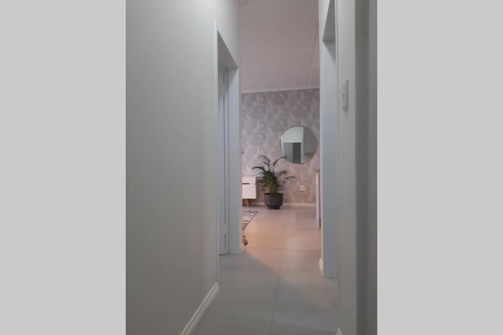 Mikeys Place On New: 2Bed2Bath No.1 With Free Wifinetflix Midrand Bagian luar foto