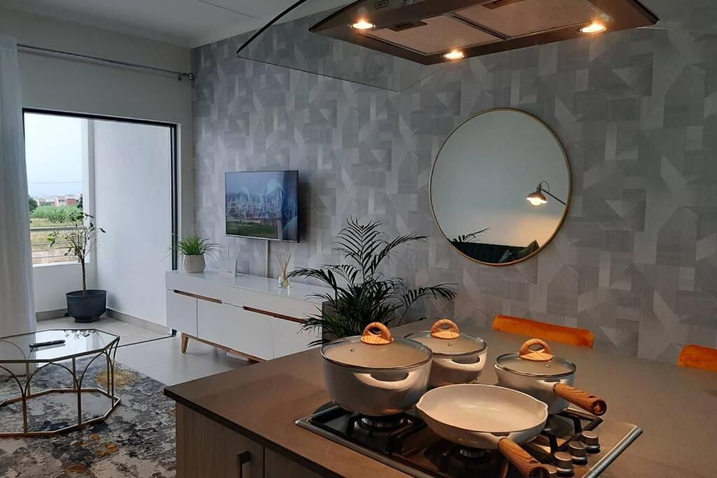 Mikeys Place On New: 2Bed2Bath No.1 With Free Wifinetflix Midrand Bagian luar foto